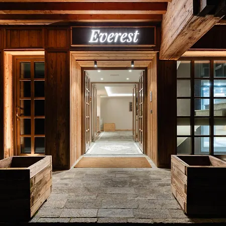 Le Di Bart Su Superior Everest 프라토 네보소